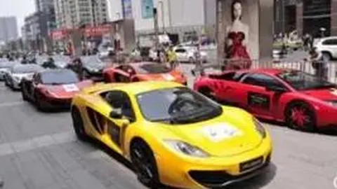 阿尔瓦雷斯因病毒感染和肠胃不适中途退场